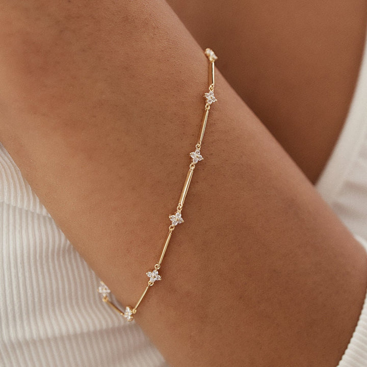 Round Cut Clover Diamond Layering Bracelet for Gift