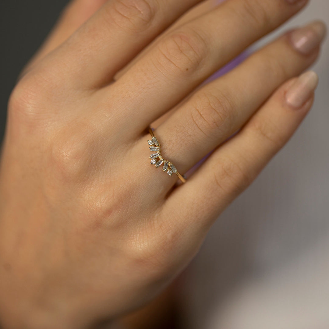 Baguette & Round Cut Diamond Curved Ring for Birthday Gifts