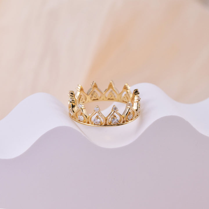 Round Cut Diamond Crown Unique Queen Ring for Christmas Gift