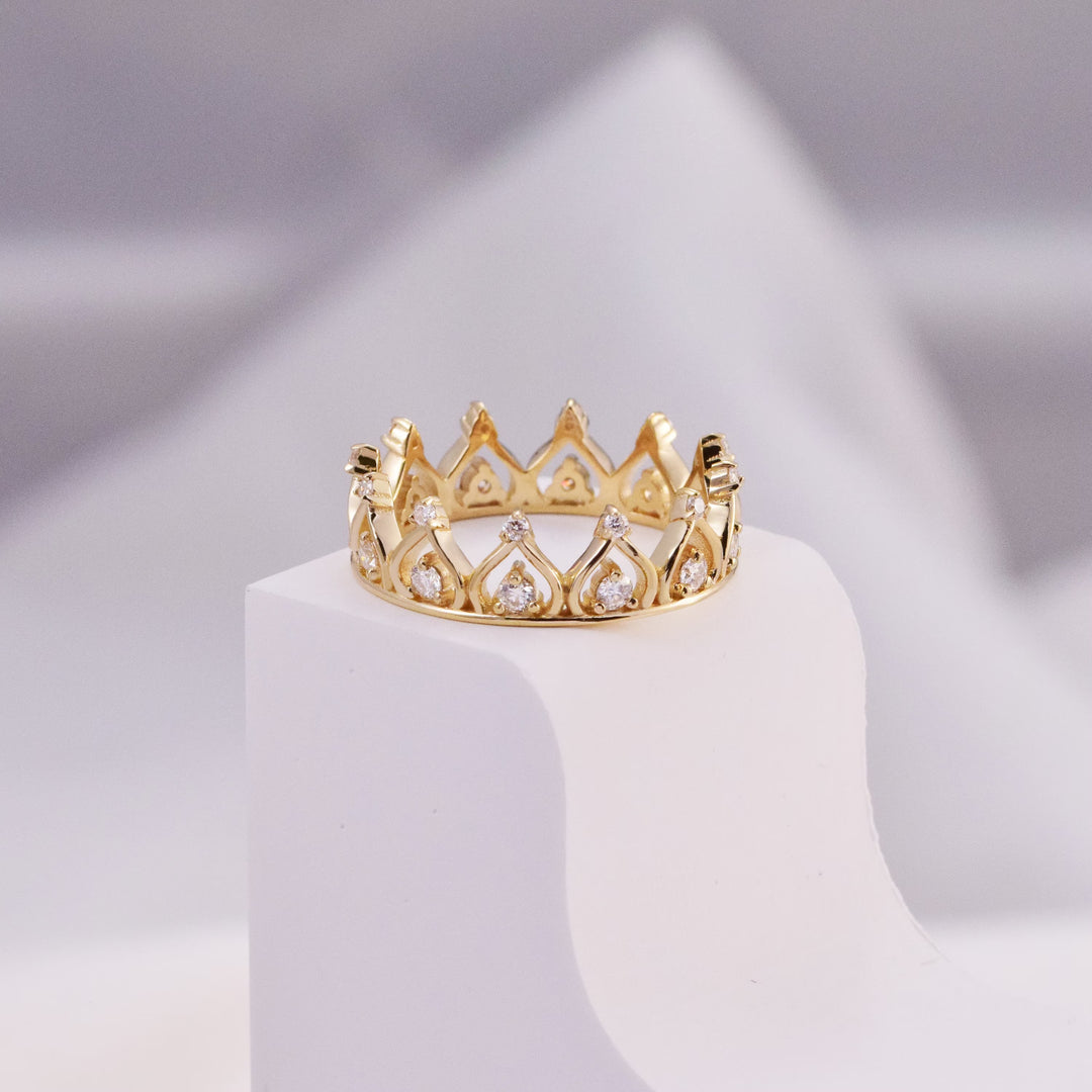 Round Cut Diamond Crown Unique Queen Ring for Christmas Gift