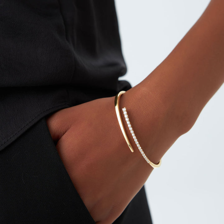 Round Cut Diamond Bracelet Bangle in 14K Gold