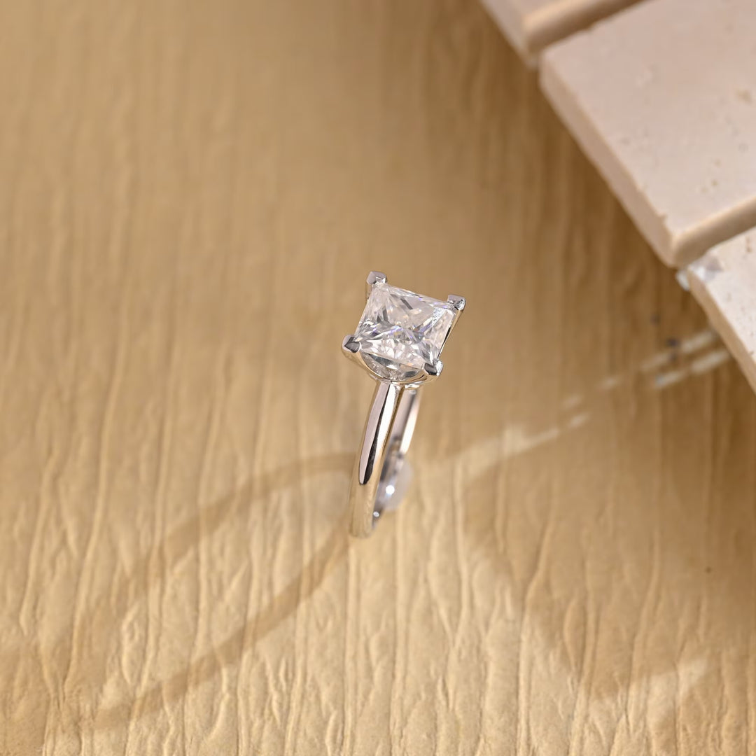 1.0CT-2.0CT Princess Cut Moissanite Solitaire Diamond Engagement Ring