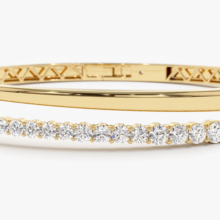 Round Cut Diamond Bracelet Bangle in 14K Gold