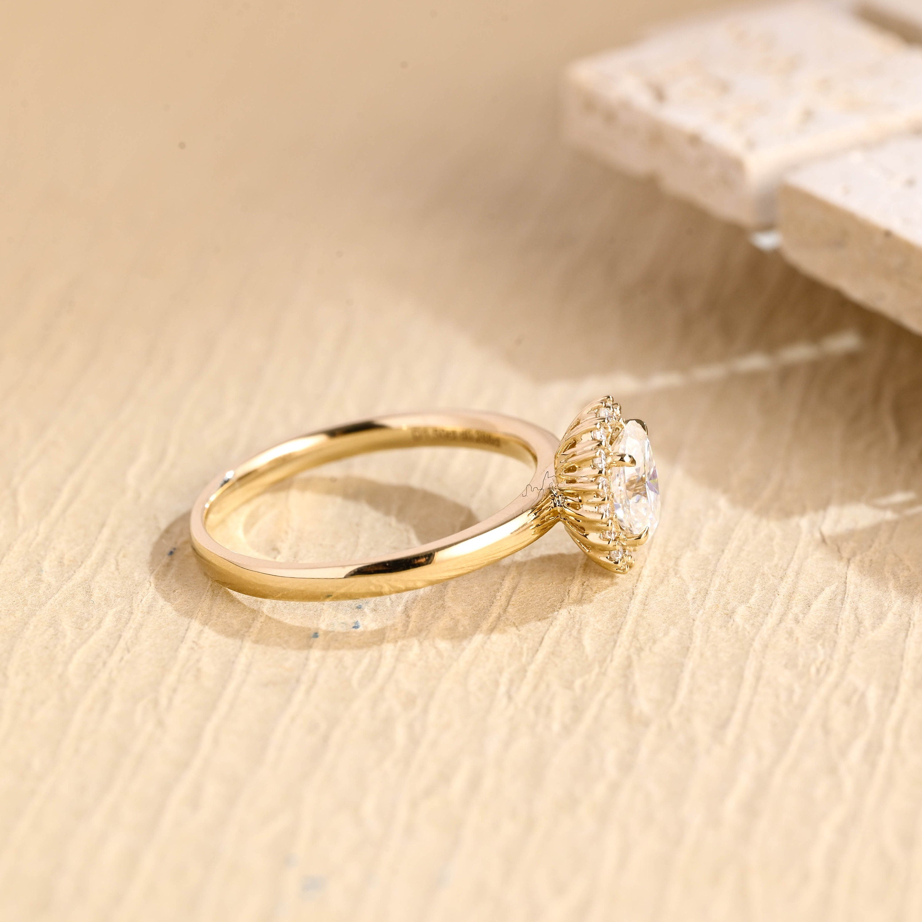 HALO TORNADE ゴールドリム 2本セット Caldonia: Art Deco Inspired Oval Halo Engagement Ring | Ken & Dana