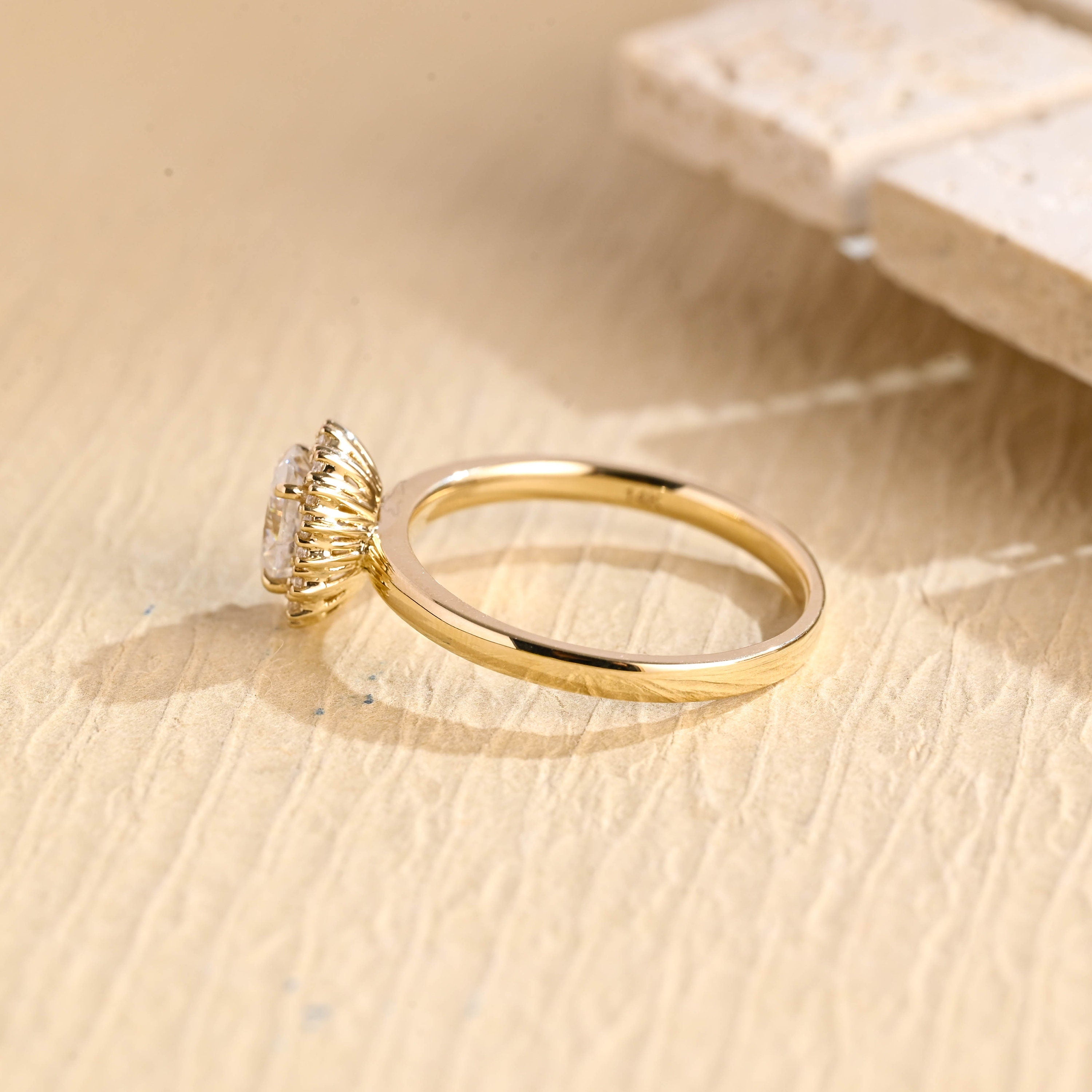 1.50CT-2.50CT Oval Cut Moissanite Floral Halo Diamond Engagement