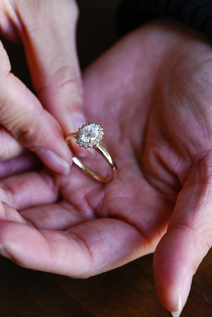 1.50CT-2.50CT Oval Cut Moissanite Floral Halo Diamond Engagement Ring