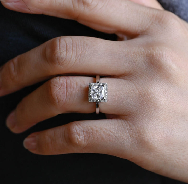 1.0CT-2.0CT Princess Cut Moissanite Halo Diamond Engagement Ring