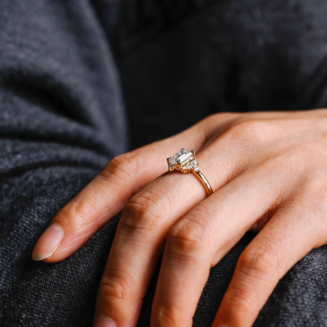 1.0CT-2.0CT Emerald Cut Moissanite Diamond Unique Cluster Engagement Ring