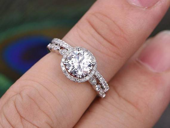 round-cut-halo-pave-setting-moissanite-bridal-ring-set