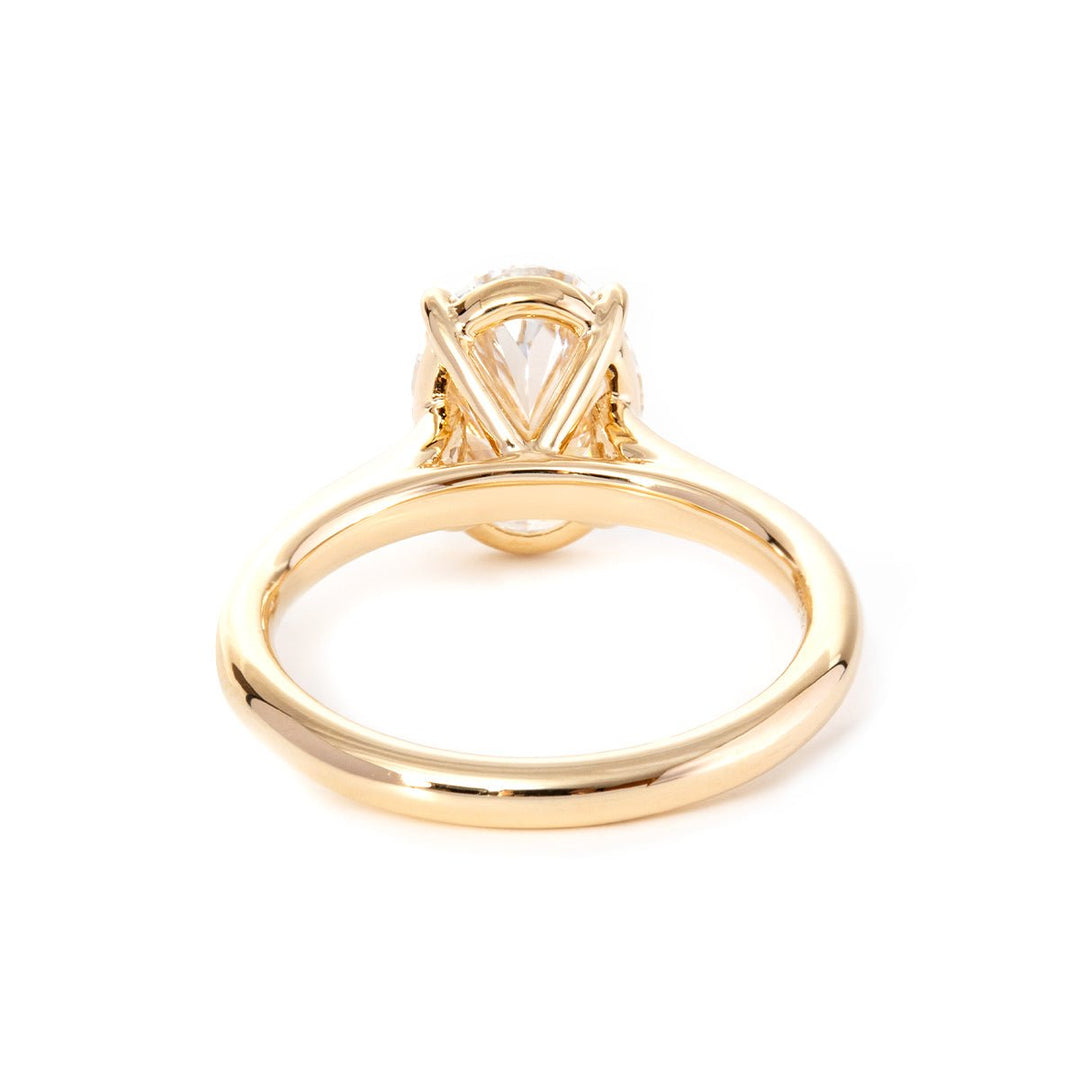 2.0ct-3.0ct Oval Cut Moissanite Diamond Cathedral Setting Engagement Ring