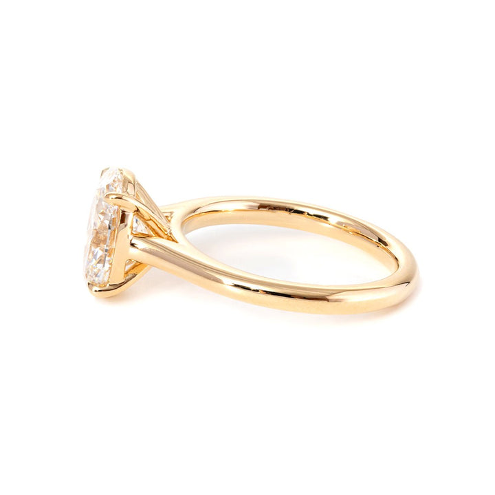 2.0ct-3.0ct Oval Cut Moissanite Diamond Cathedral Setting Engagement Ring