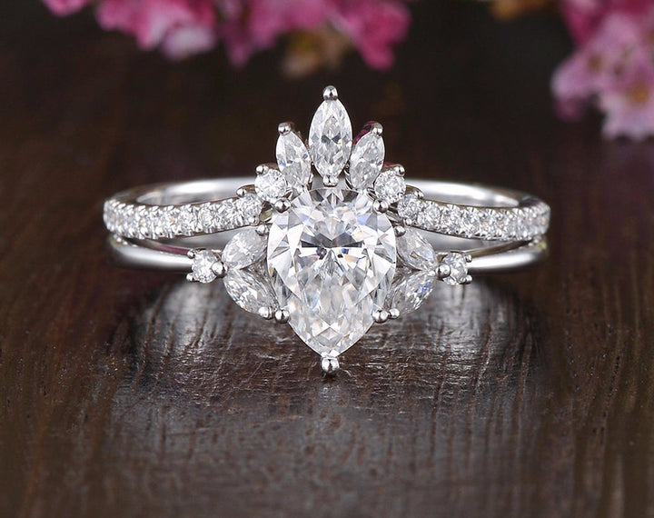 0-75-ct-pear-cluster-moissanite-bridal-ring-set