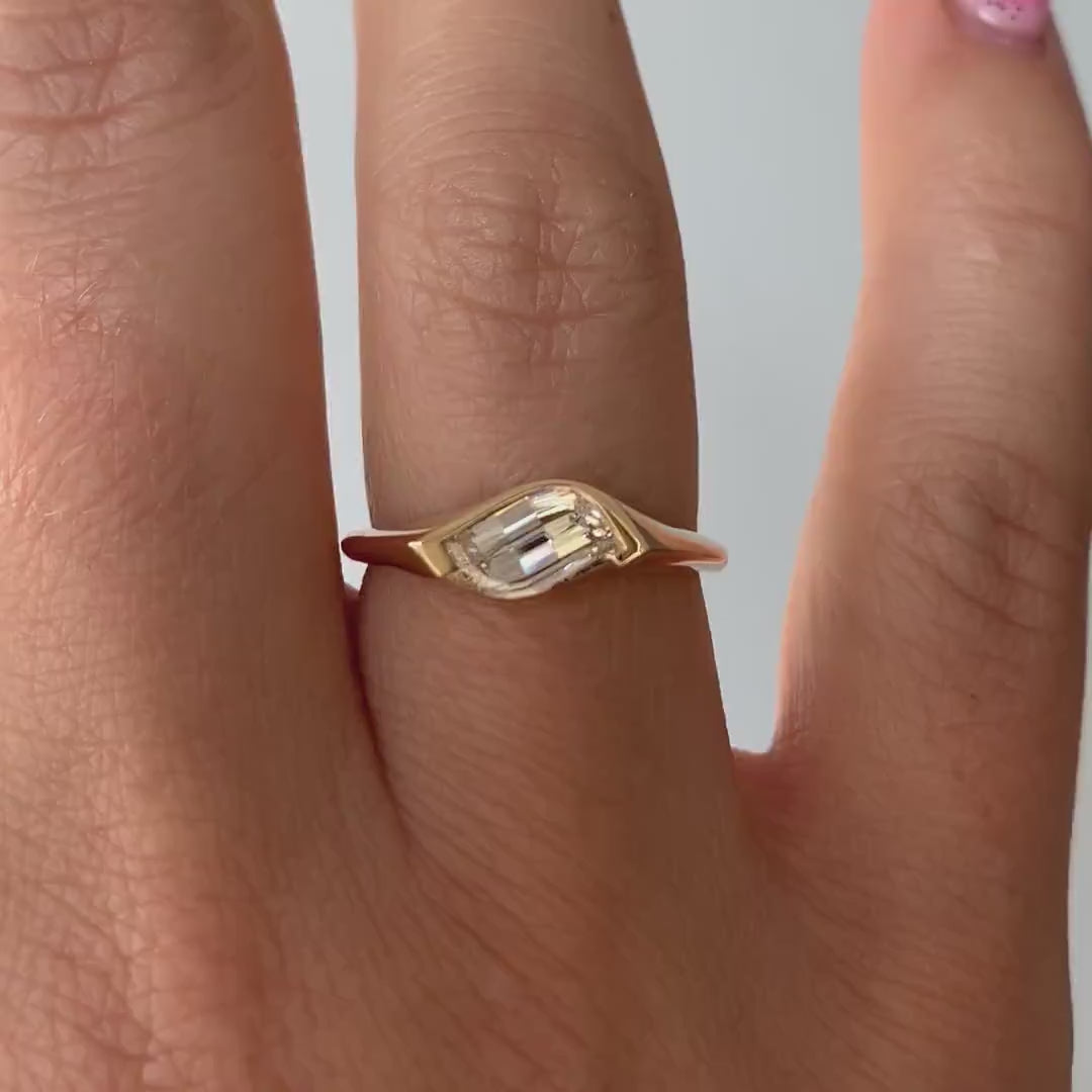 0.50CT-1.20CT Flame-cut Diamond Moissanite Signet Engagement Ring