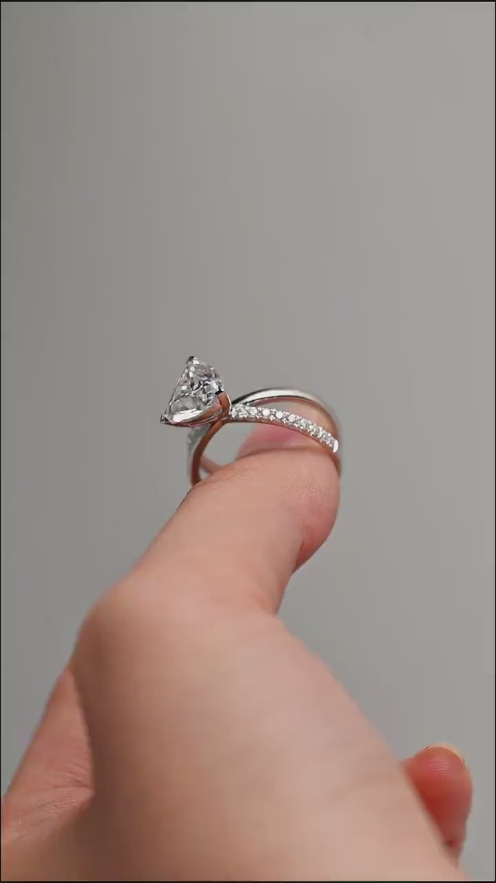 1.50CT-2.50CT Trillion Cut Moissanite Crossover Setting Diamond Engagement Ring