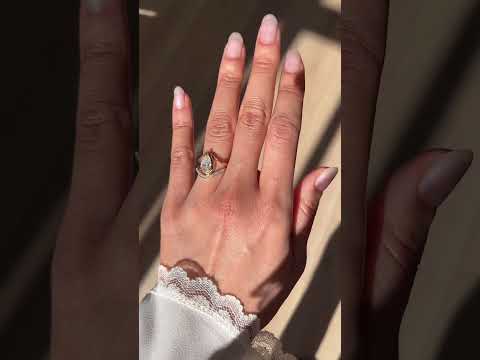 1.0ct-2.0ct Pear Moissanite Diamond Engagement Engagement Rings