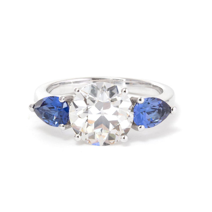 round diamond ring
three stone ring
engagement ring
diamond engagement ring
round cut diamond