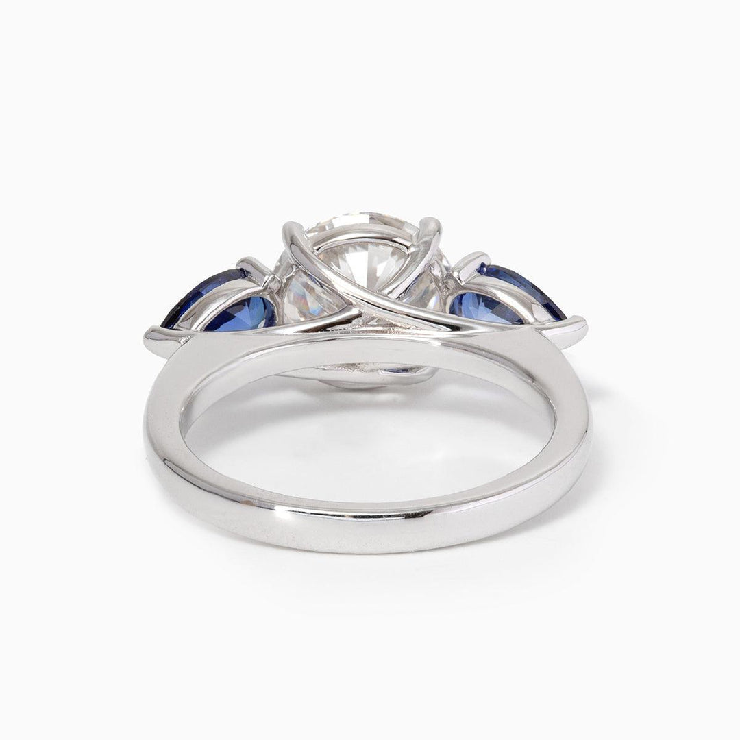 round diamond ring
three stone ring
engagement ring
diamond engagement ring
round cut diamond
three stone engagement ring