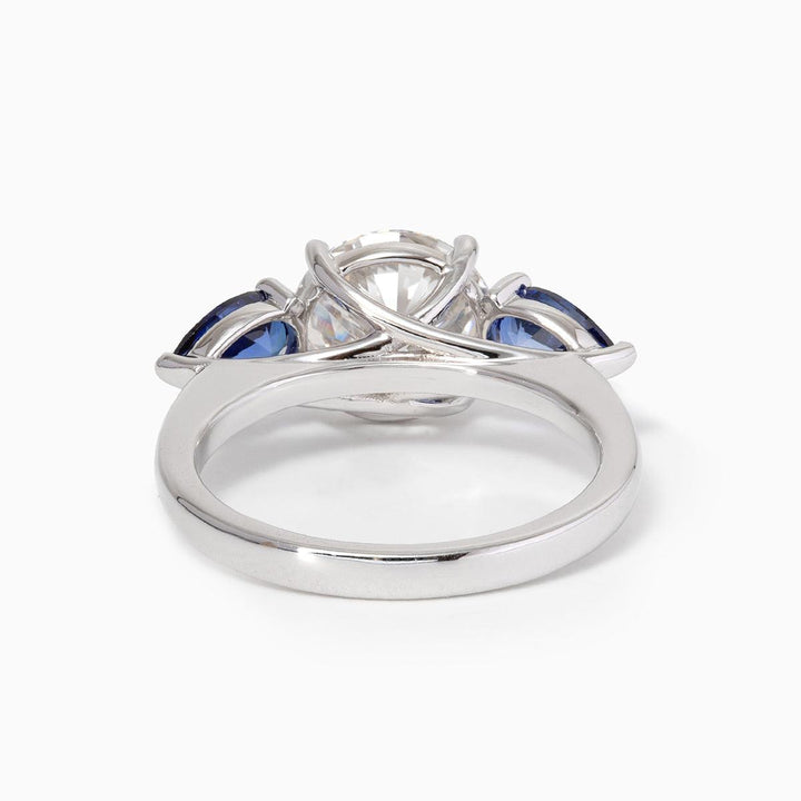 round diamond ring
three stone ring
engagement ring
diamond engagement ring
round cut diamond
three stone engagement ring
