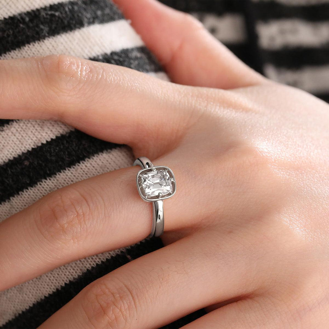 18k gold basket setting, platinum cushion ring, white gold solitaire, yellow gold vintage ring, rose gold antique ring, romantic diamond ring, candlelight glow diamond, unique solitaire setting, 1.5ct old mine cushion