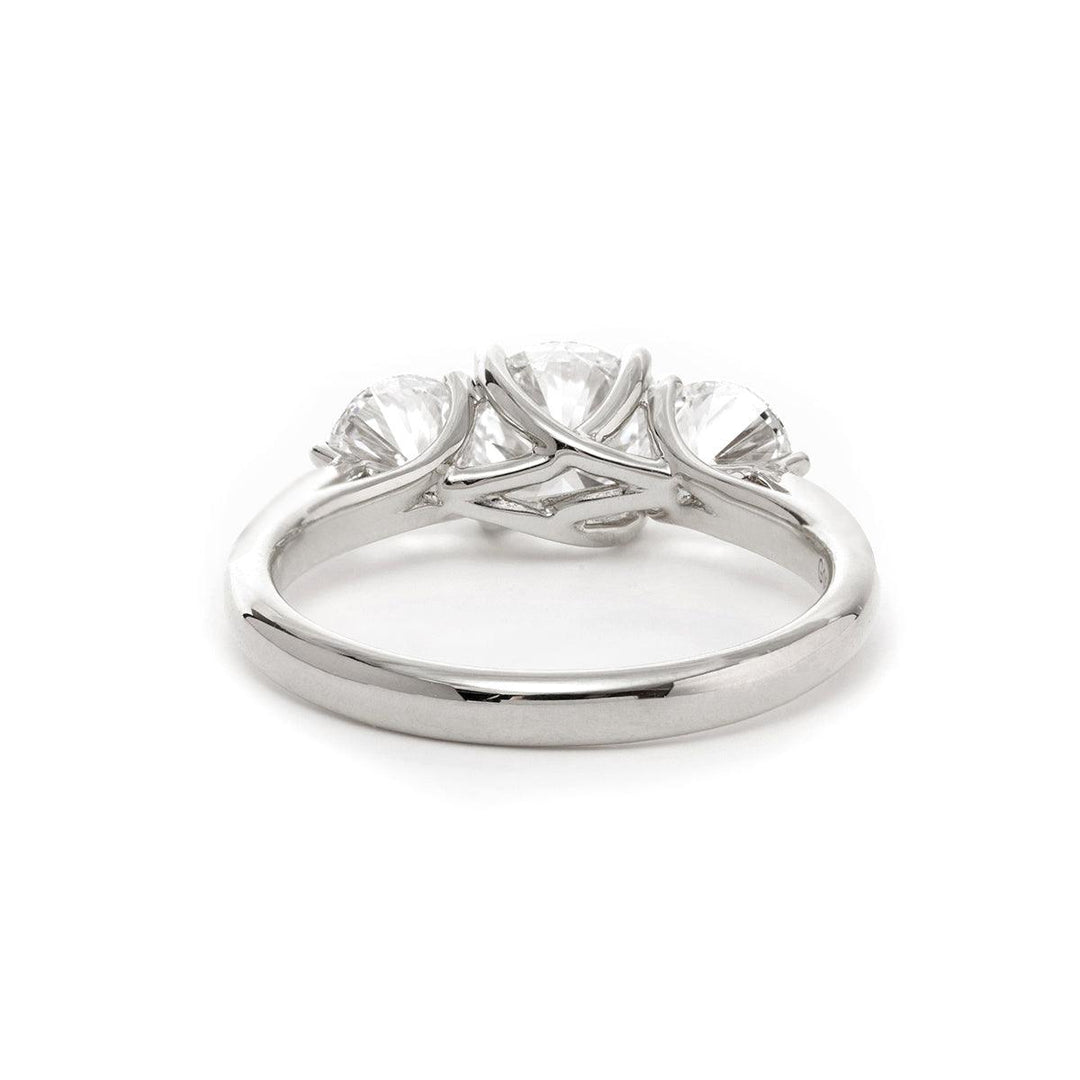 round diamond ring
engagement ring
diamond engagement ring
round cut diamond
round brilliant diamond
bridal ring
wedding ring