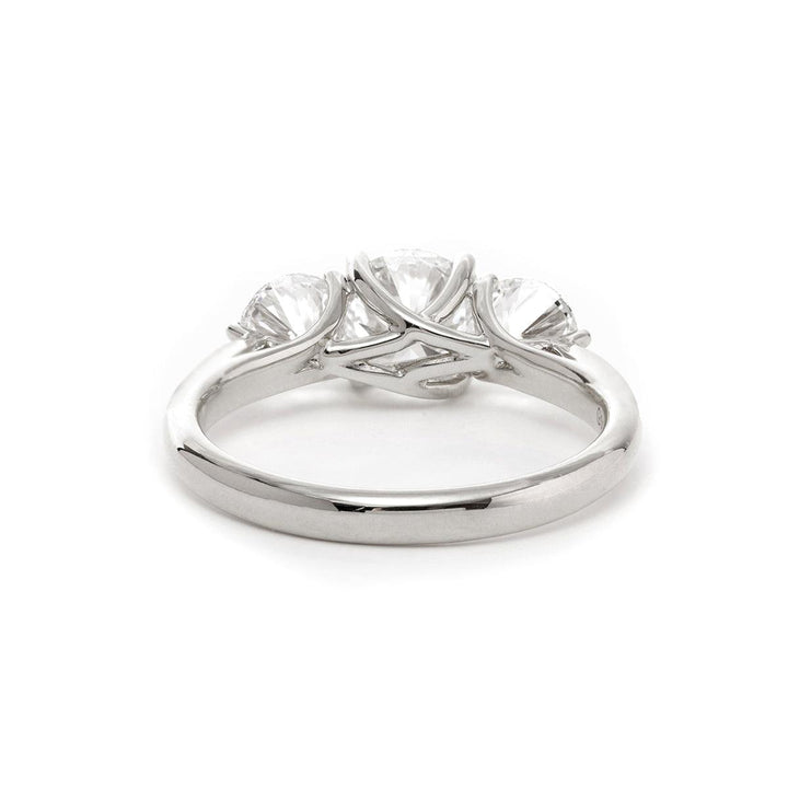 round diamond ring
engagement ring
diamond engagement ring
round cut diamond
round brilliant diamond
bridal ring
wedding ring