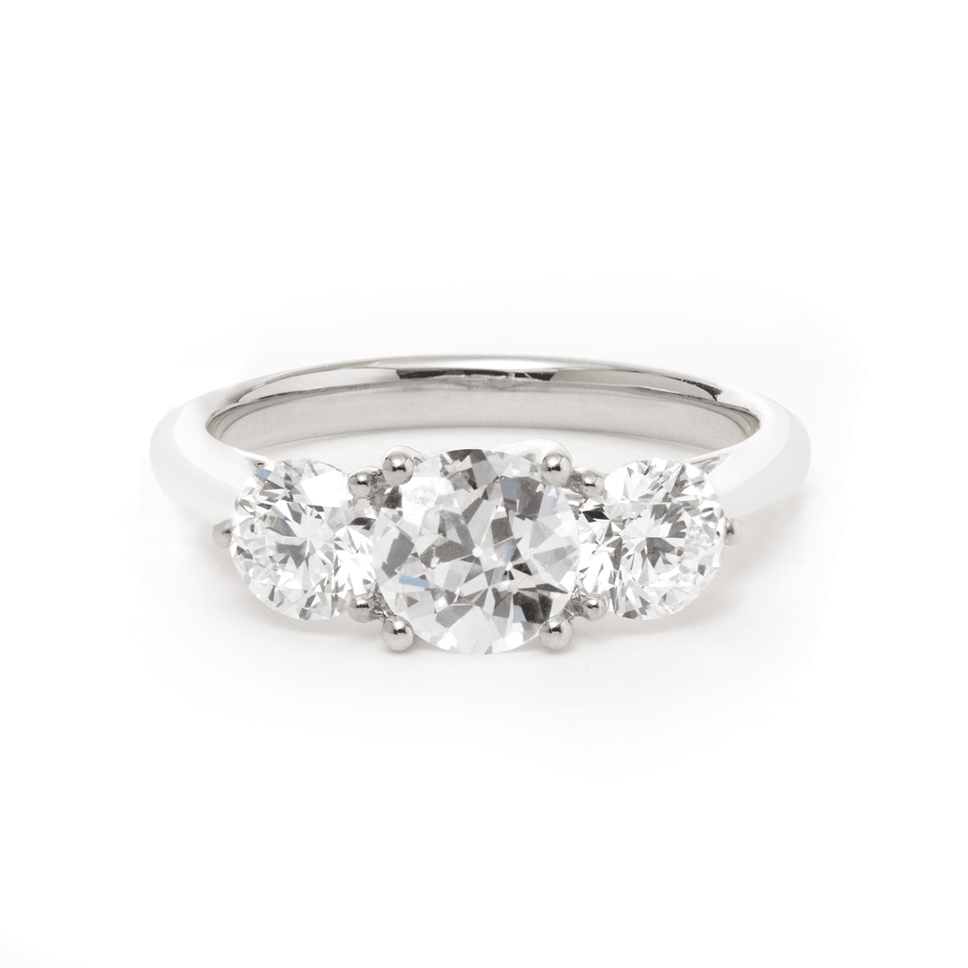 round diamond ring
engagement ring
diamond engagement ring
round cut diamond
round brilliant diamond
bridal ring