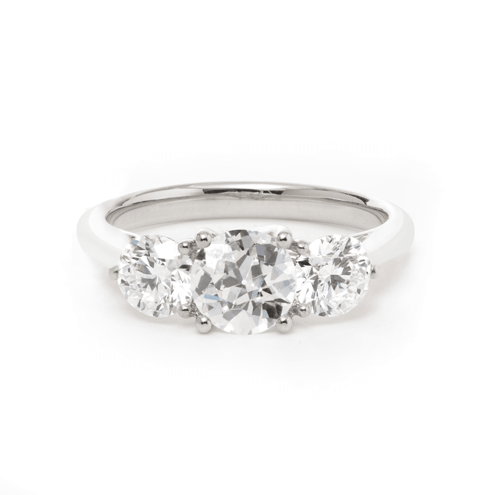 round diamond ring
engagement ring
diamond engagement ring
round cut diamond
round brilliant diamond
bridal ring