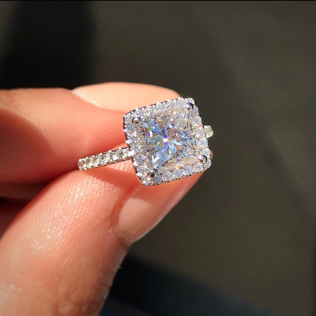 2.0CT Princess Cut Halo Moissanite Diamond Engagement Ring