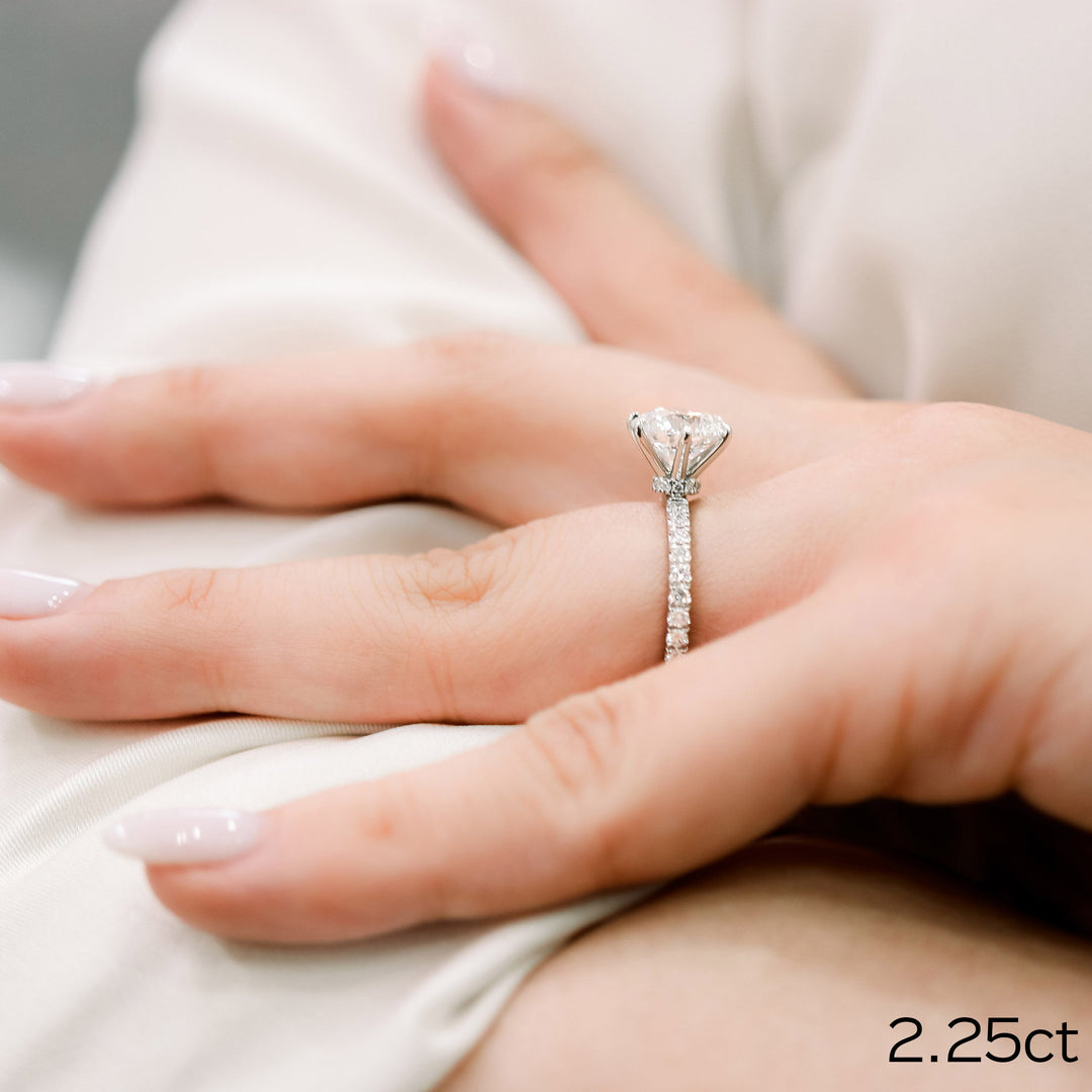 Round Brilliant Cut Moissanite Collar Pave Diamond