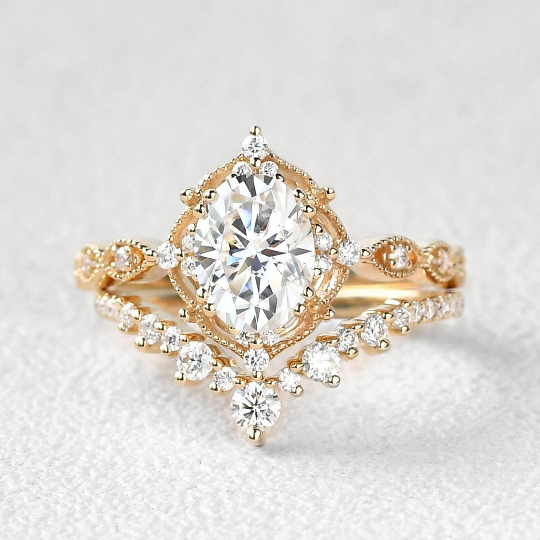 1.50ct Oval Cut Vintage Signature Bridal Ring Sets in 18K Solid Gold