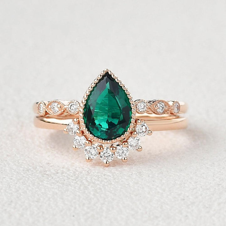 1.93ct Pear Emerald Migraine Vintage Signature Bridal Ring Set For Her