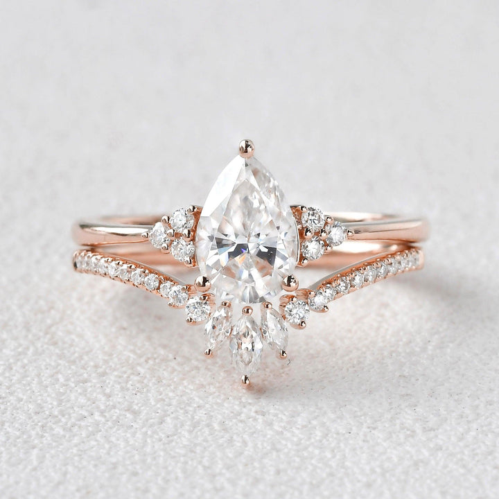 1.50ct Pear Cut Moissanite Vintage Style Bridal Ring Sets in 18K Gold
