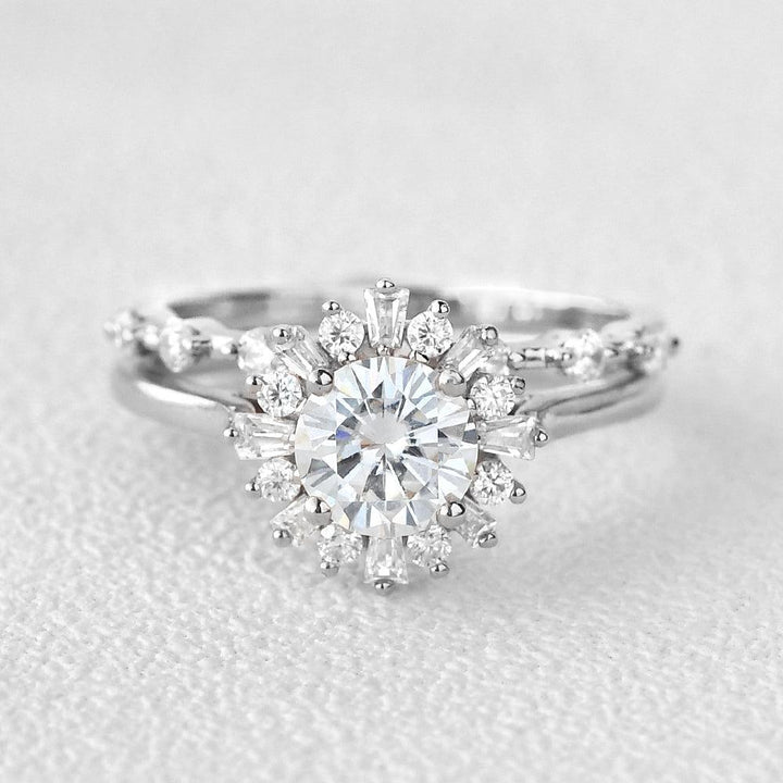 1.0ct Round Moissanite Vintage Halo Floral Style Bridal Ring Set in 18K Solid Gold Ring For Her