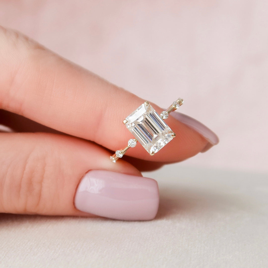 3.0CT-5.0CT Emerald Cut Moissanite Diamond Solitaire Engagement Ring