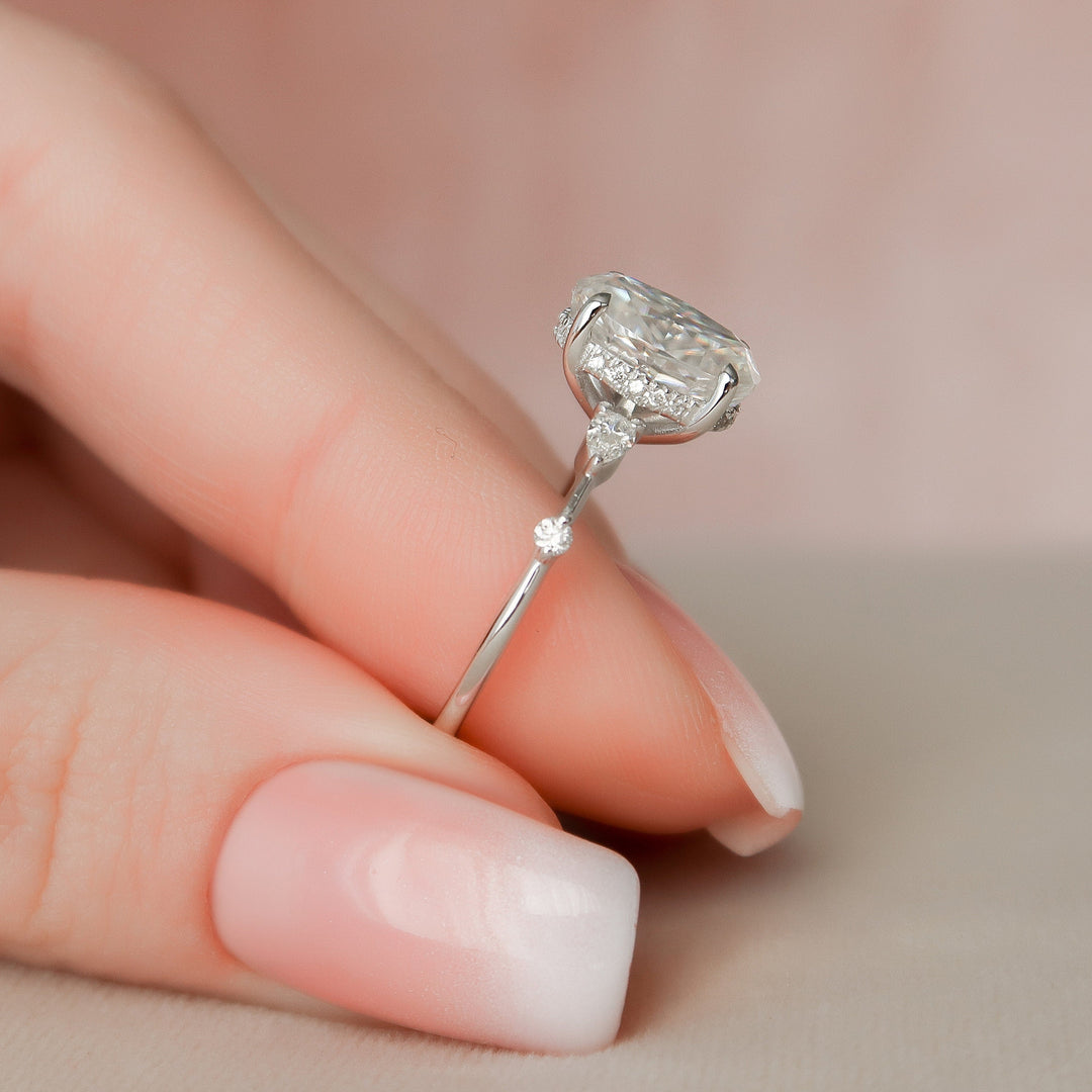 2.0CT Oval Cut Three Stones Moissanite Diamond Engagement Ring
